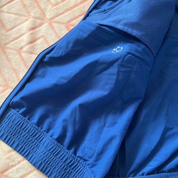 FIGS- Limited Edition Madison Embossed jacket in winning blue - Picture 6 of 11